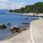 In Near The Cres