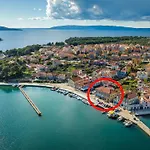 In Near The Cres