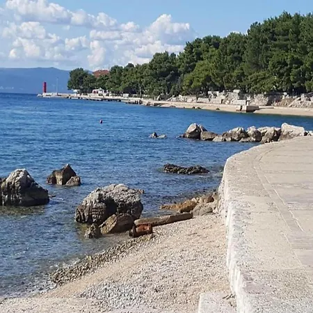 In Near The Cres
