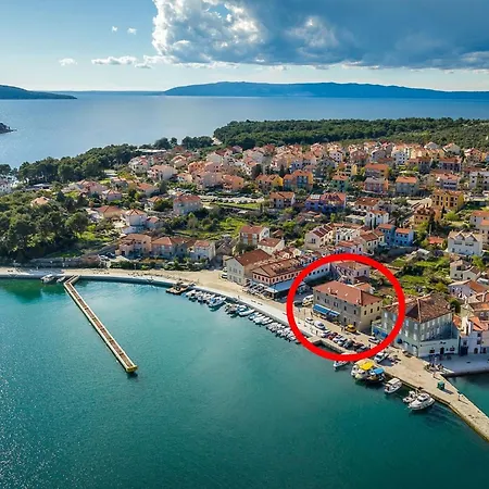 In Near The Cres