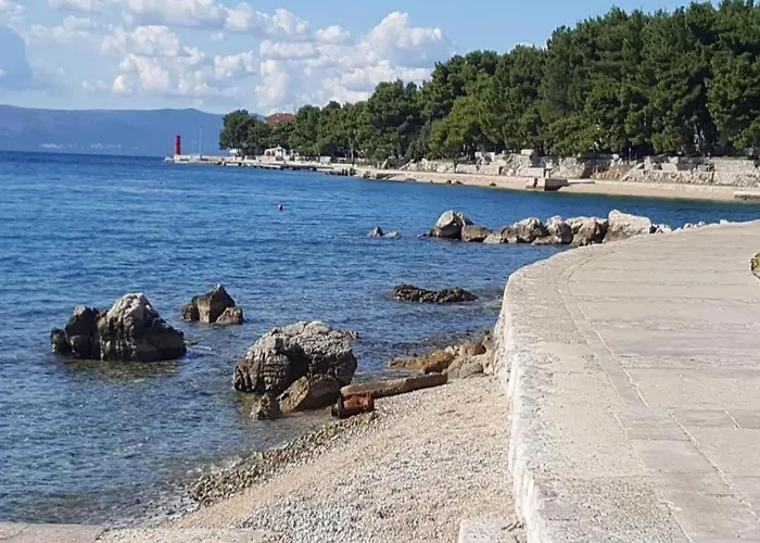 In Near The Cres